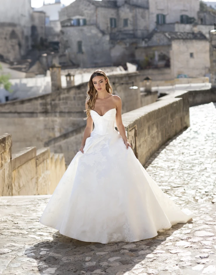 Valentini Spose Aida Default Thumbnail Image